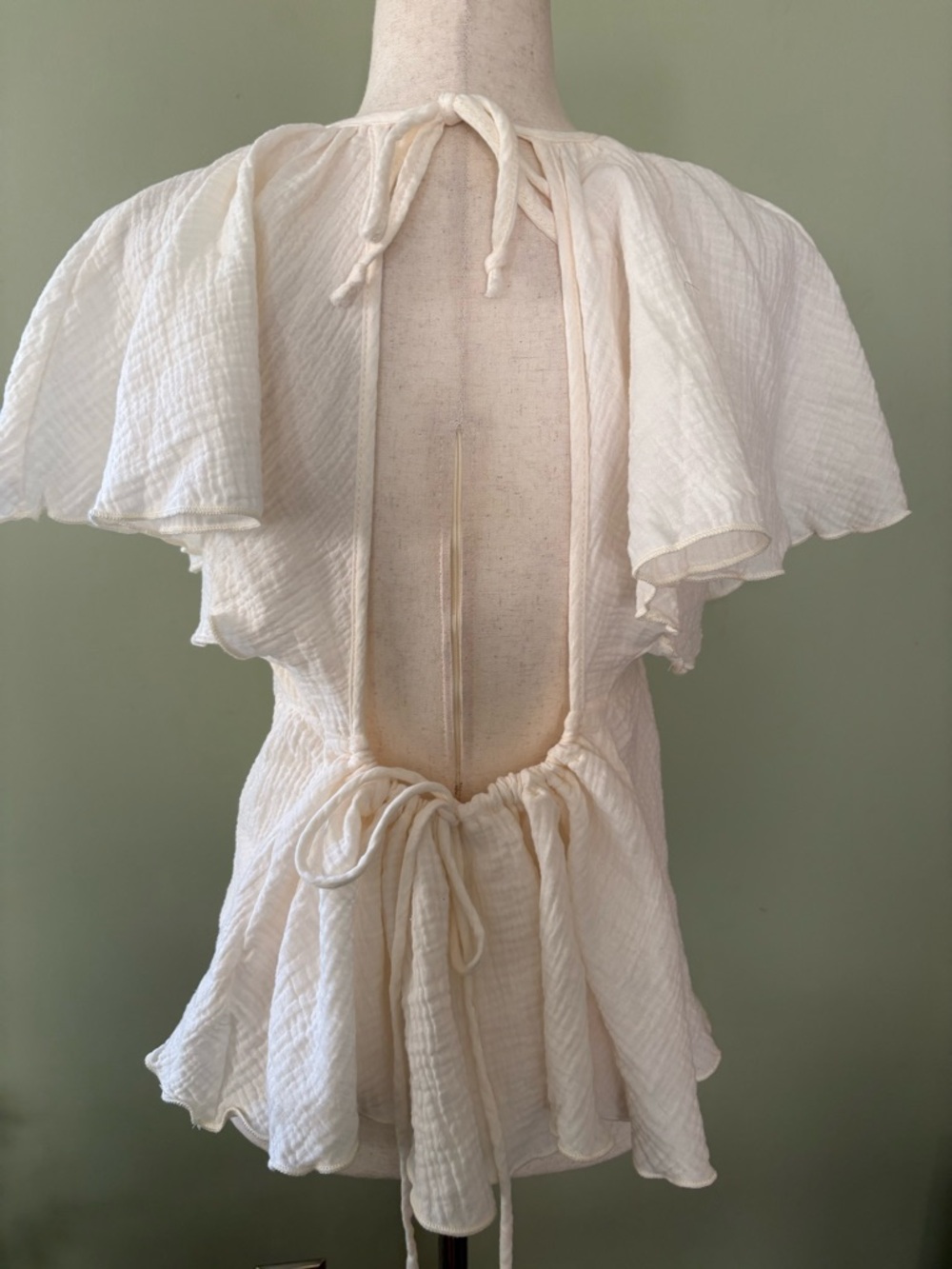 NWT BUCKETLIST Ivory Guaze Flowing Top. Back ties. Babydoll style. Size M